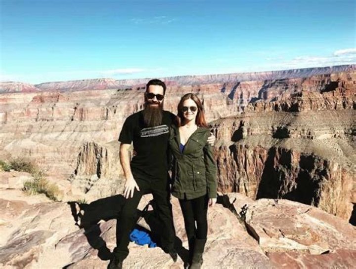 
Aaron Kaufman is not Married to Wife. Dating Girlfriend: Lauren Moore Knob. 