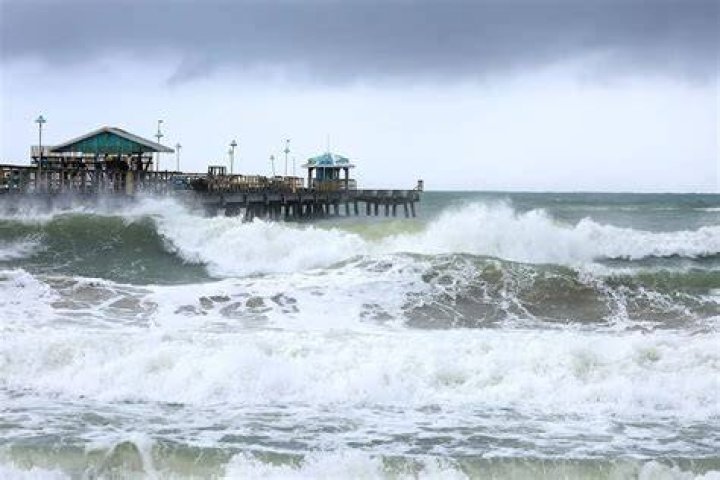 
At Least 5 Dead After Tropical Storm Nicole Makes Landfall on Florida’s East Coast 