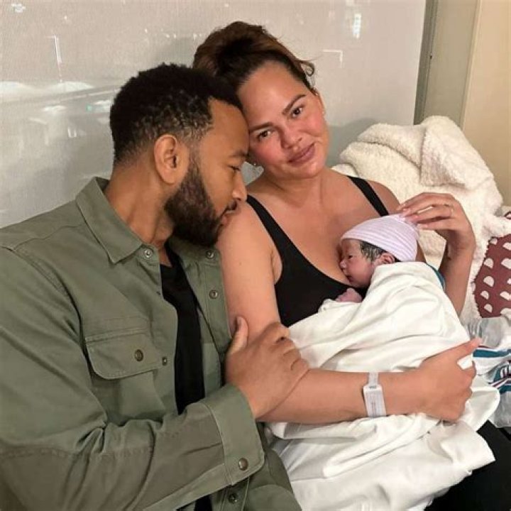 
Chrissy Teigen and John Legend’s Rainbow Baby is Born and Immediately Welcomed by Fans 
