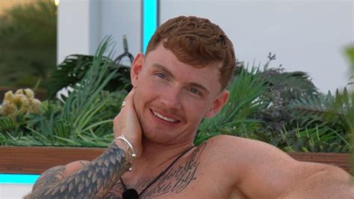 
Danny Bibby Racism Row On Love Island Backfired, Twitter Slams Racist Slur 