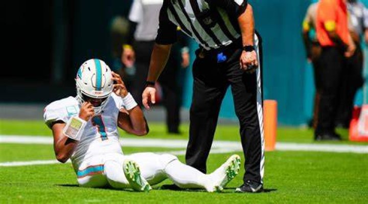 
Dolphins’ Tua Tagovailoa Out of Concussion Protocol and Playing 2 Weeks After Second Head Injury 