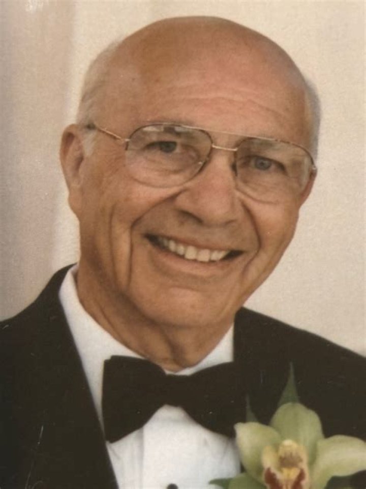 
Dr. Gunay Uslu Age, Birthday, Wikipedia, Who, Nationality, Biography 