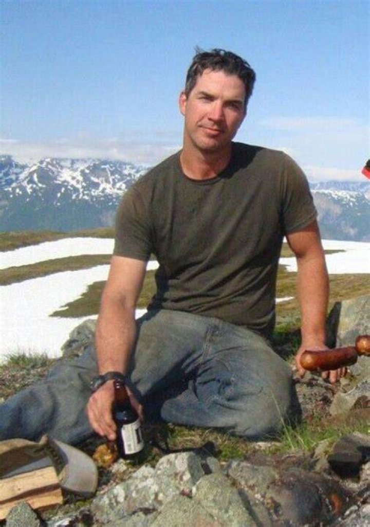 Dustin Hurt is Married to Wife: Arin Alhum Hanson. Kids.