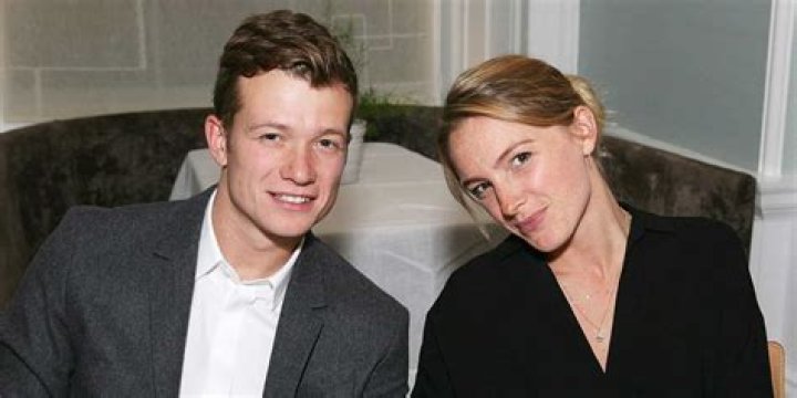 
Ed Speleers is Married to Wife: Asia Macey. Kid: Jude Speleers. 