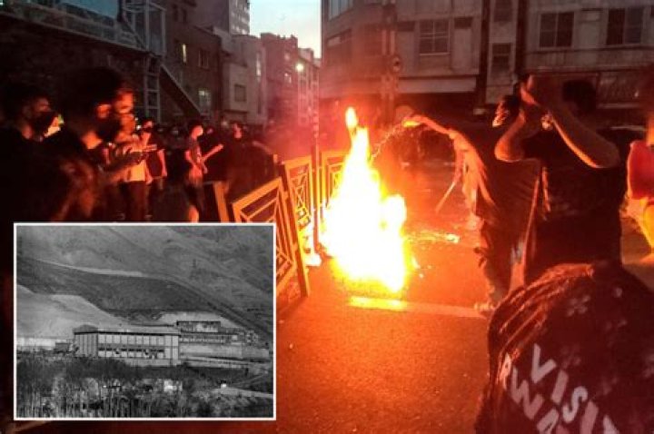 
Iranian prison set ablaze, gunshots and explosions reported 