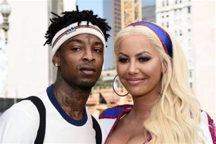 
Is 21 Savage Married to Wife? Or Dating Girlfriend? 