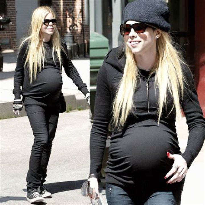 Is Avril Lavigne Pregnant With Mod Sun In 2022? Baby Bump Confusion Makes Fans Wonder About The Singer