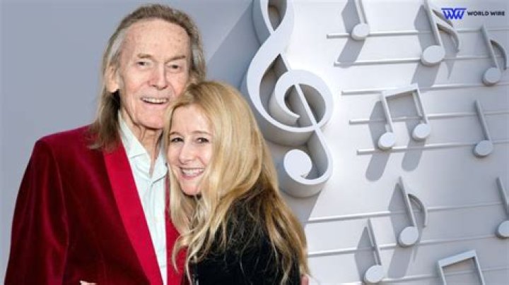 Is Gabrielle Bernstein Married? Bio, Age, Husband, Baby and Net worth