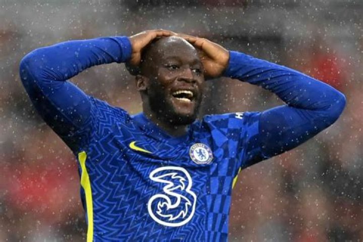 
Is Romelu Lukaku Married to Wife? Or Dating a Girlfriend? 
