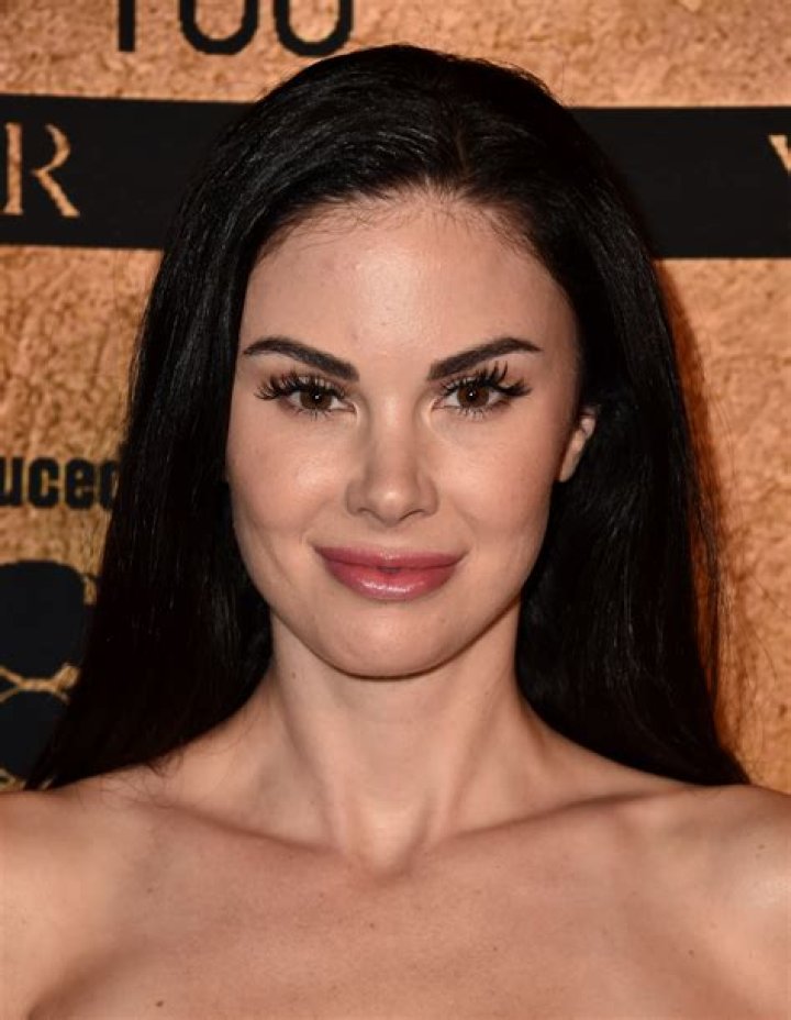 
Kim Jayde Height, Weight, Net Worth, Age, Birthday, Wikipedia, Who, Nationality, Biography 