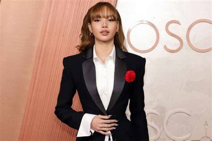Lalisa Manoban Height, Weight, Net Worth, Age, Birthday, Wikipedia, Who, Nationality, Biography