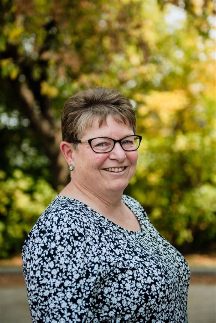 
Mae Martin Mother Wendy Martin Is A Canadian Writer 