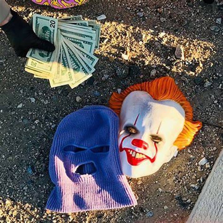
Man wearing creepy clown mask sexually assaults one woman, robs another minutes later in California 