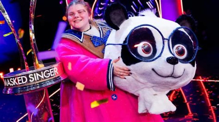 
Masked Singer Panda Height, Weight, Net Worth, Age, Birthday, Wikipedia, Who, Nationality, Biography 