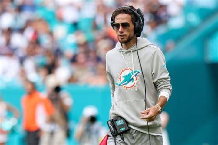 
Mike McDaniel Height, Weight, Net Worth, Age, Birthday, Wikipedia, Who, Nationality, Biography 