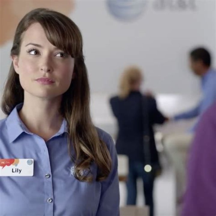 
Milana Vayntrub’s Relationship Status, Net Worth, and Boyfriend! 