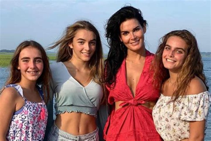Monti Ossenfort Wife Shannon Balances Work At Thermo Fisher with Raising Three Daughters