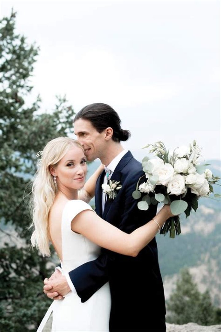
Nathaniel Motte has been married to wife Liz Trinnear since 2017 
