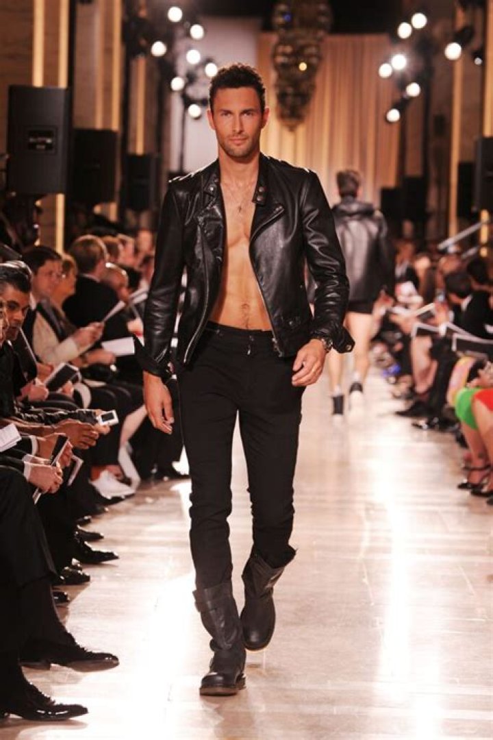 Noah Mills Height, Weight, Net Worth, Age, Birthday, Wikipedia, Who, Nationality, Biography
