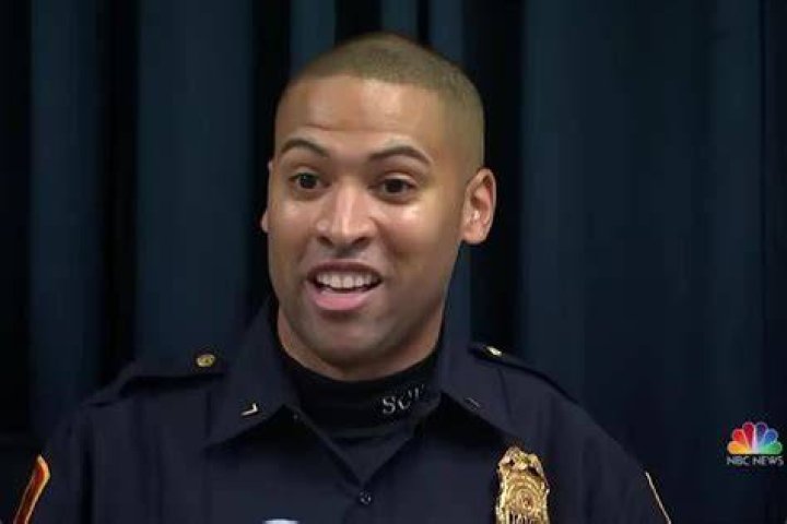 
Police Officer Delivers 5th Baby in 5 Years After Responding to 911 Call in N.Y.: ‘Baby Whisperer’ 