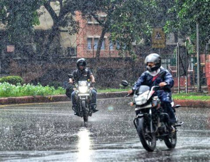 
Rain batters Delhi-NCR, more showers predicted 
