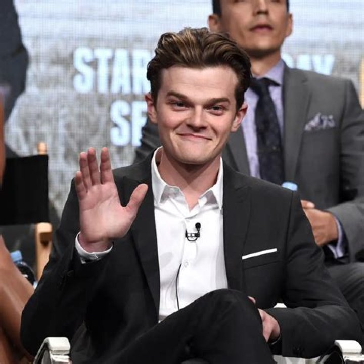 
Robert Aramayo Height, Weight, Net Worth, Age, Birthday, Wikipedia, Who, Nationality, Biography 