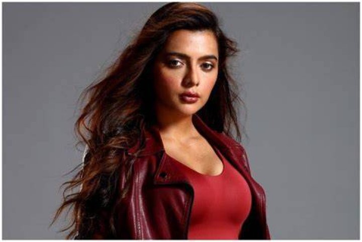 
Ruhi Singh Height, Weight, Net Worth, Age, Wiki, Who, Instagram, Biography 