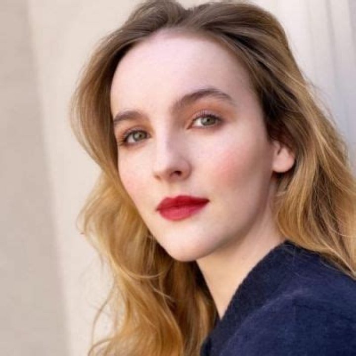 
Samantha Skelly Height, Weight, Net Worth, Age, Birthday, Wikipedia, Who, Instagram, Biography 