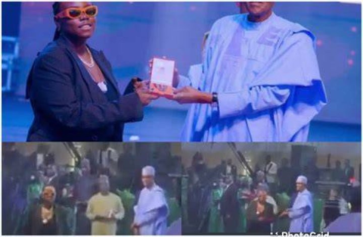 
Singer Teni Gets Dragged For Her Lack Of Courtesy To President Buhari While Receiving National Award 