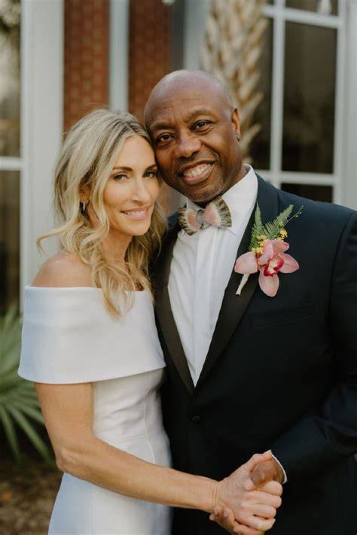 
Tim Scott’s Wife – Who Is He Married To? Everything To Know 