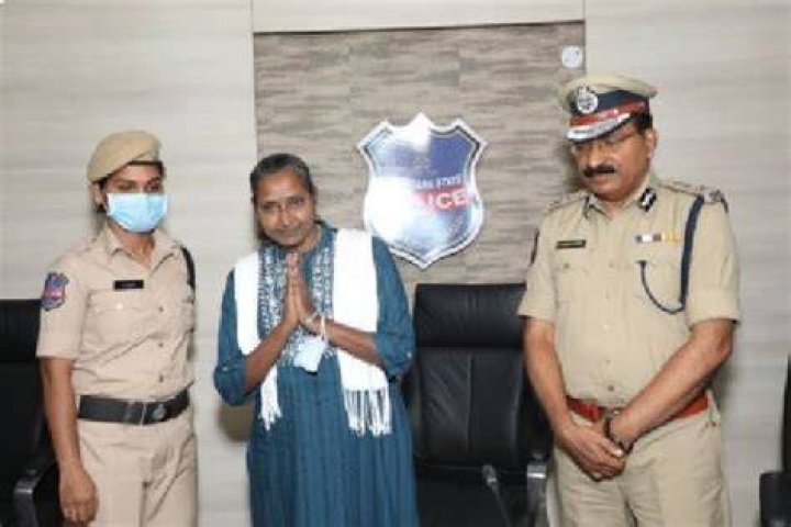 
Top woman Maoist leader surrenders before Telangana DGP 