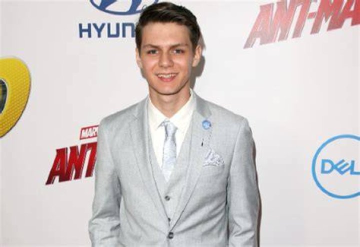 Ty Simpkins Girlfriend – Is He Dating In 2023? Dating History And Net Worth