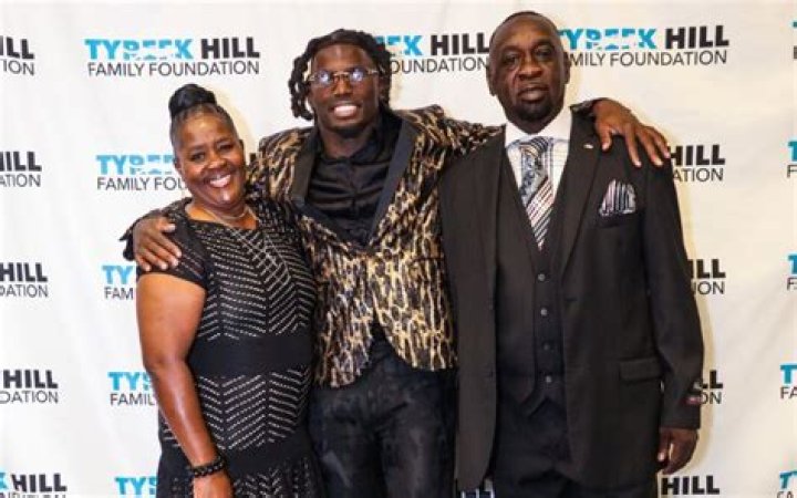 
Tyreek Hill Parents Derrick Shaw And Virginia Hill – Family Facts 