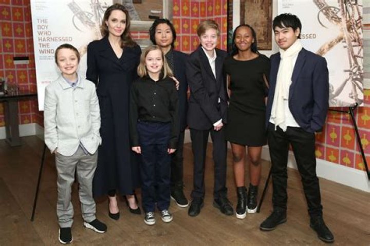 
Who are Angelina Jolie Parents? Where is Angelina Jolie Parents From? What is Angelina Jolie Parents Nationality? 