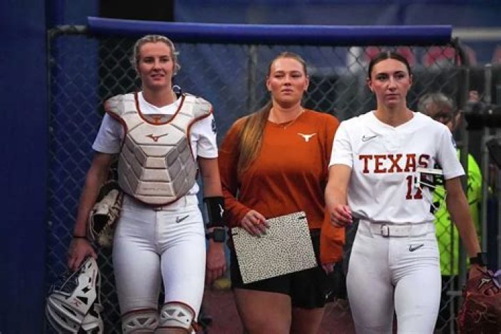 
Who Are Lou Gilbert Parents? Meet Texas Longhorns Softball Player’s Family 